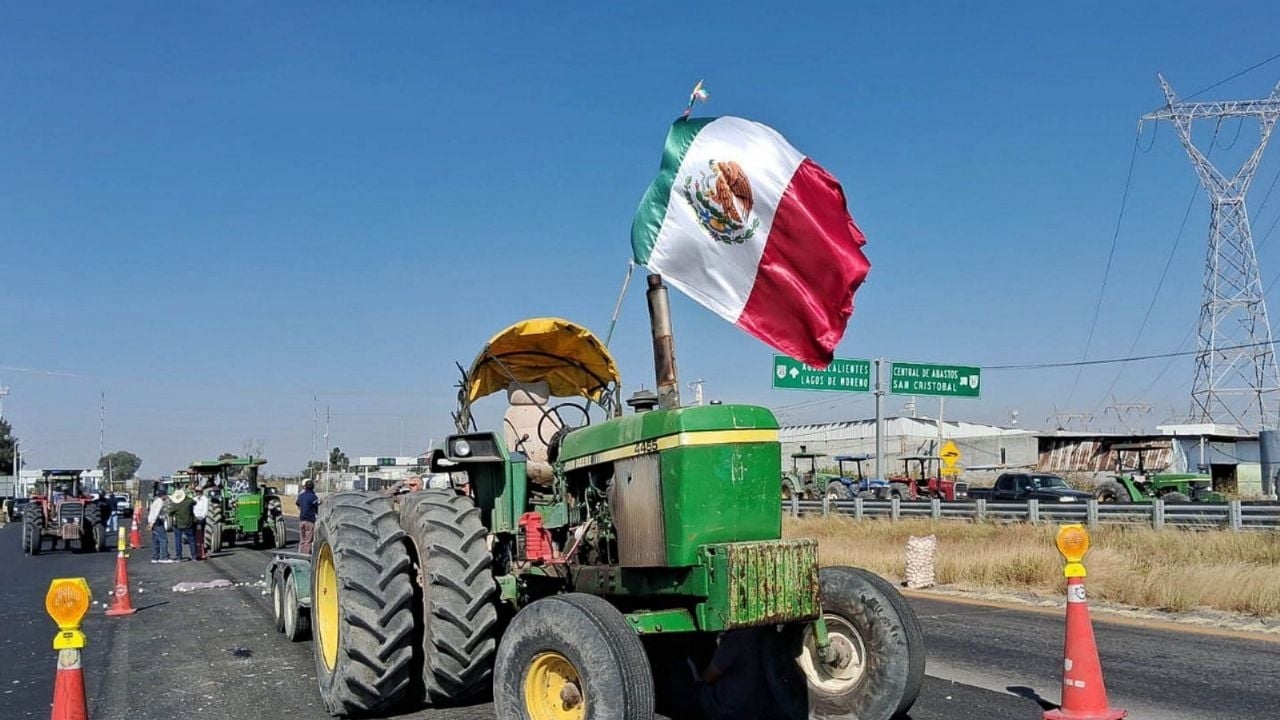 Çiftçiler mısır için daha iyi fiyatlar talep ederek yedi eyaletteki ablukaları uzatıyor