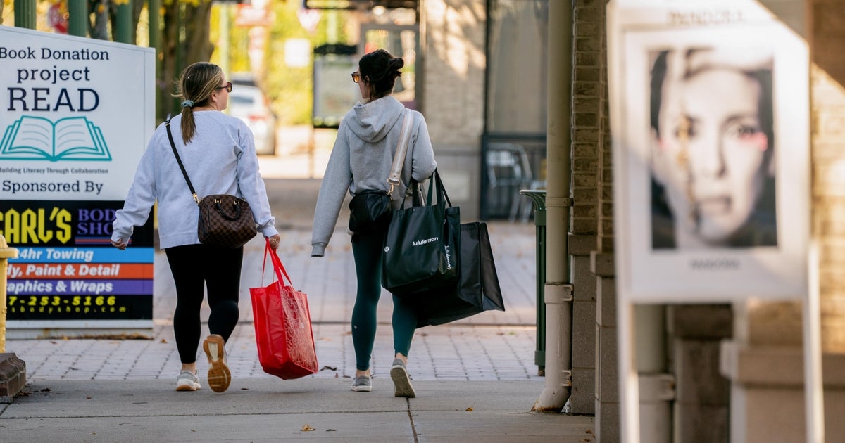 Consumer confidence slumps again amid inflation concerns