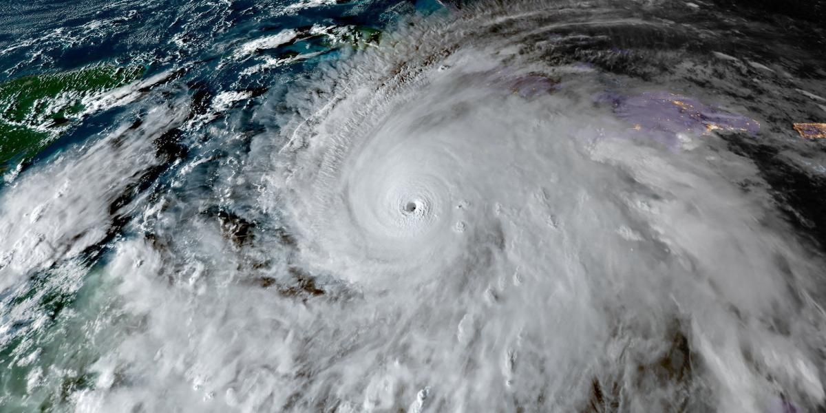 El poderoso huracán Melissa toca tierra en Jamaica como categoría 5