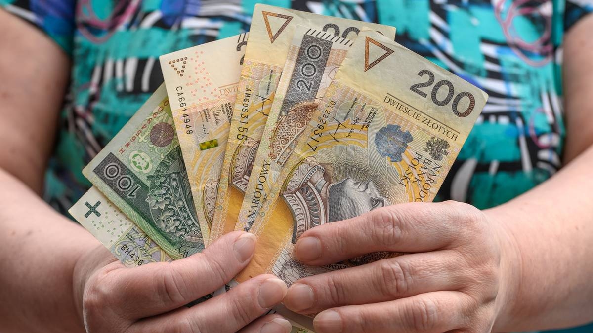 Aproximadamente 1.000 PLN en prestaciones complementarias de pensión. ¿Quiénes pueden optar a la prestación Mama 4 Plus?