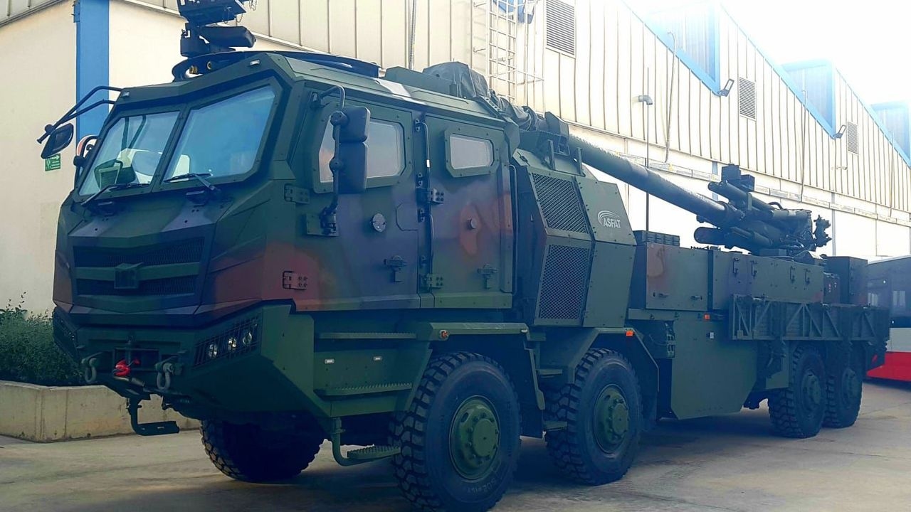 De eerste T-155 TTA Integrated Panther Howitzer werd aan de landmacht toegevoegd.