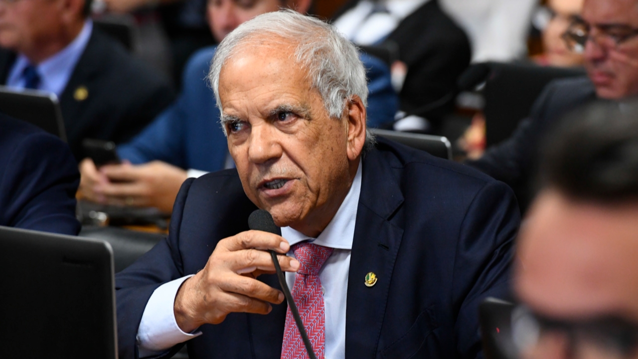 Il Senato rinvia il dibattito sul tetto del debito; la proposta aumenta il rischio di default e indebolisce la Banca centrale