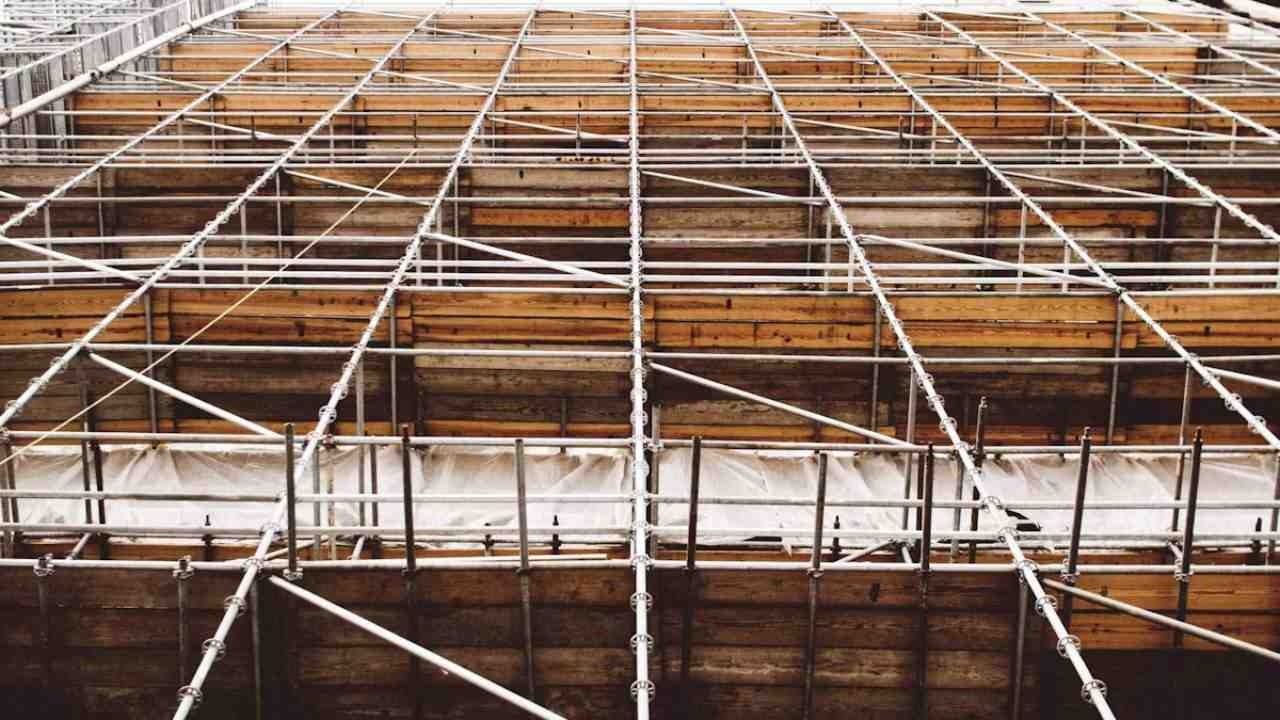 Superbonus, « N'en demandez pas plus, c'est une arnaque » : 1,6 million d'euros volés en Sicile | Tout le monde se fait avoir.